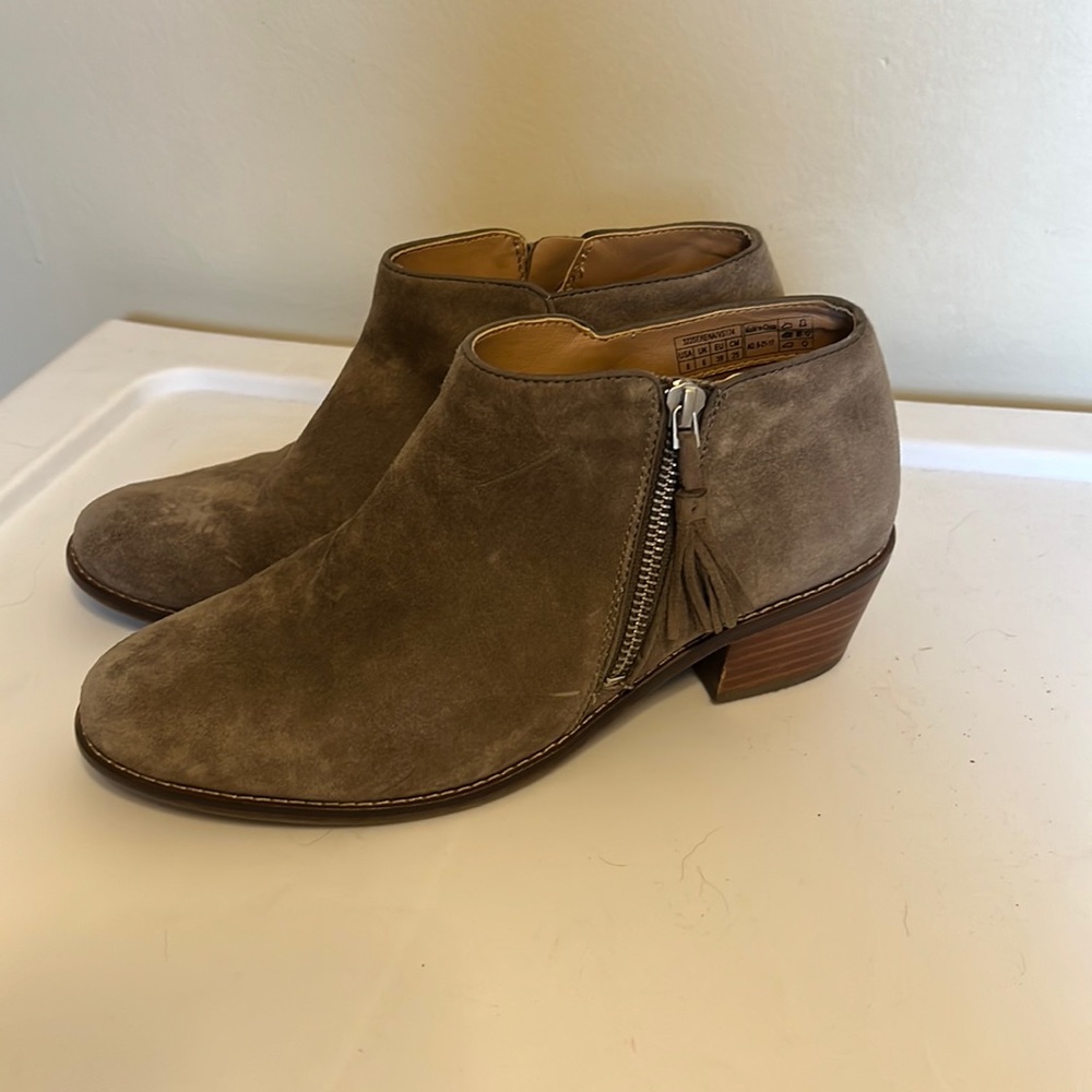 Vionic booties